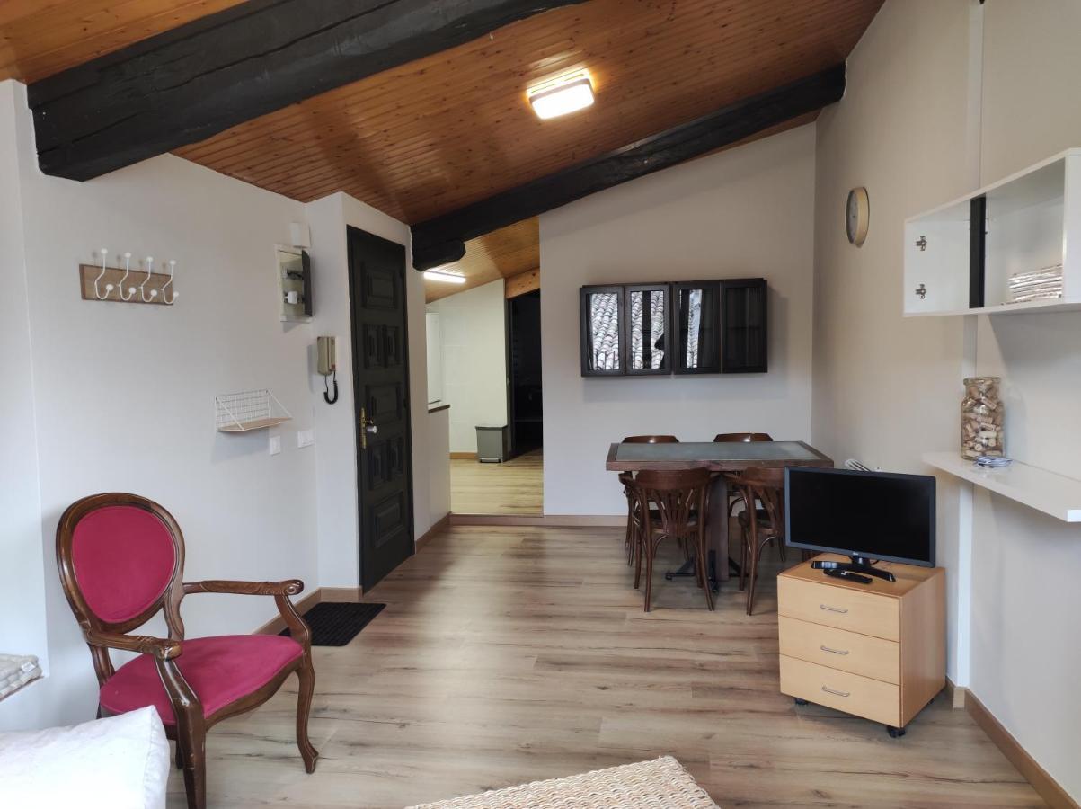 Apt 3 Atic Acollidor Al Centre De Vic - Aptgarbi Kültér fotó